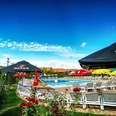 Отель Aqua Party Виктория Экстерьер фото